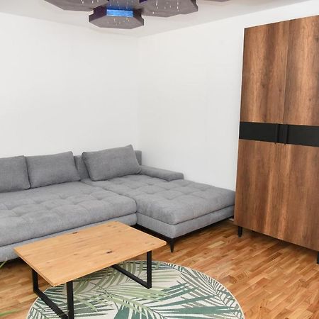Garden Apartment - Oaza U Centru Grada Нови-Сад Экстерьер фото