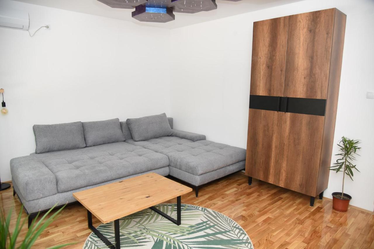Garden Apartment - Oaza U Centru Grada Нови-Сад Экстерьер фото