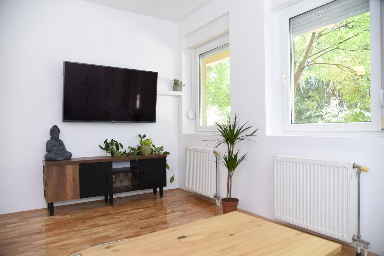 Garden Apartment - Oaza U Centru Grada Нови-Сад Экстерьер фото