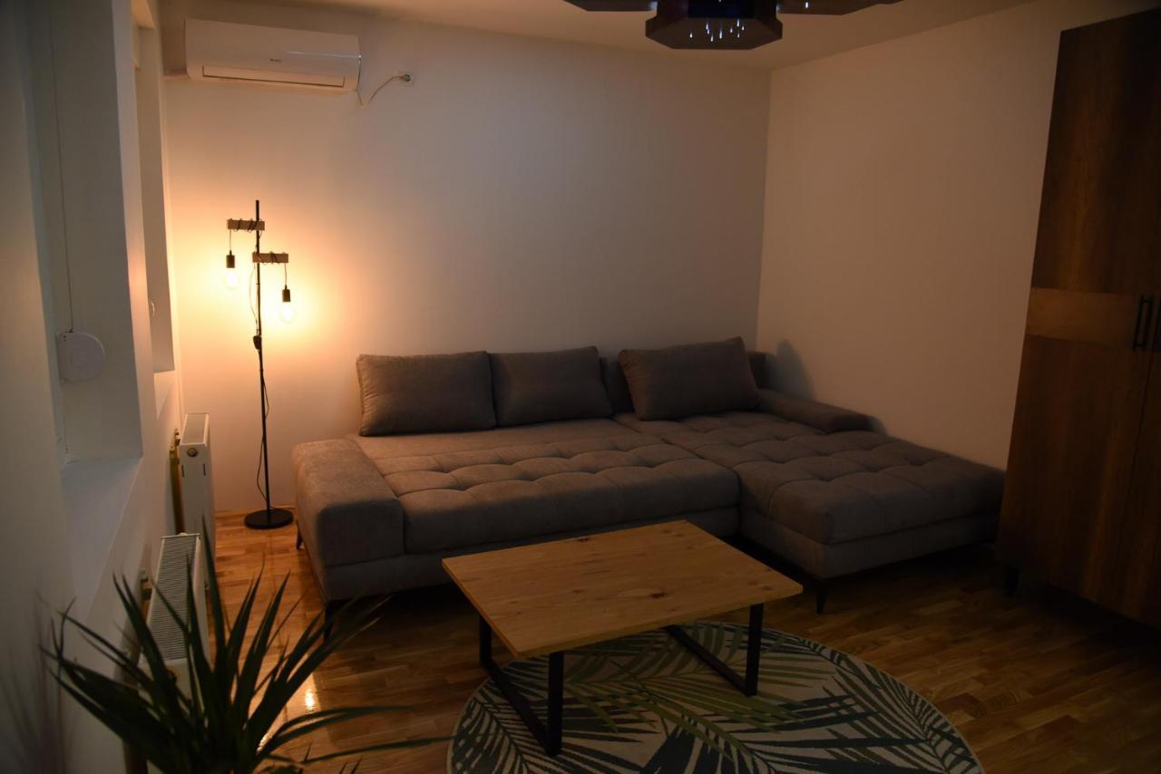Garden Apartment - Oaza U Centru Grada Нови-Сад Экстерьер фото